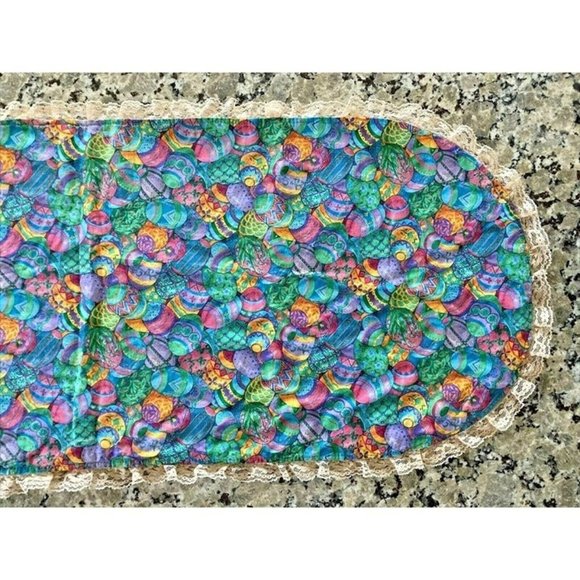 Vintage EASTER and CHRISTMAS Reversible TABLE RUNNER Oval with Lace Trim 41"x18" - Picture 9 of 11